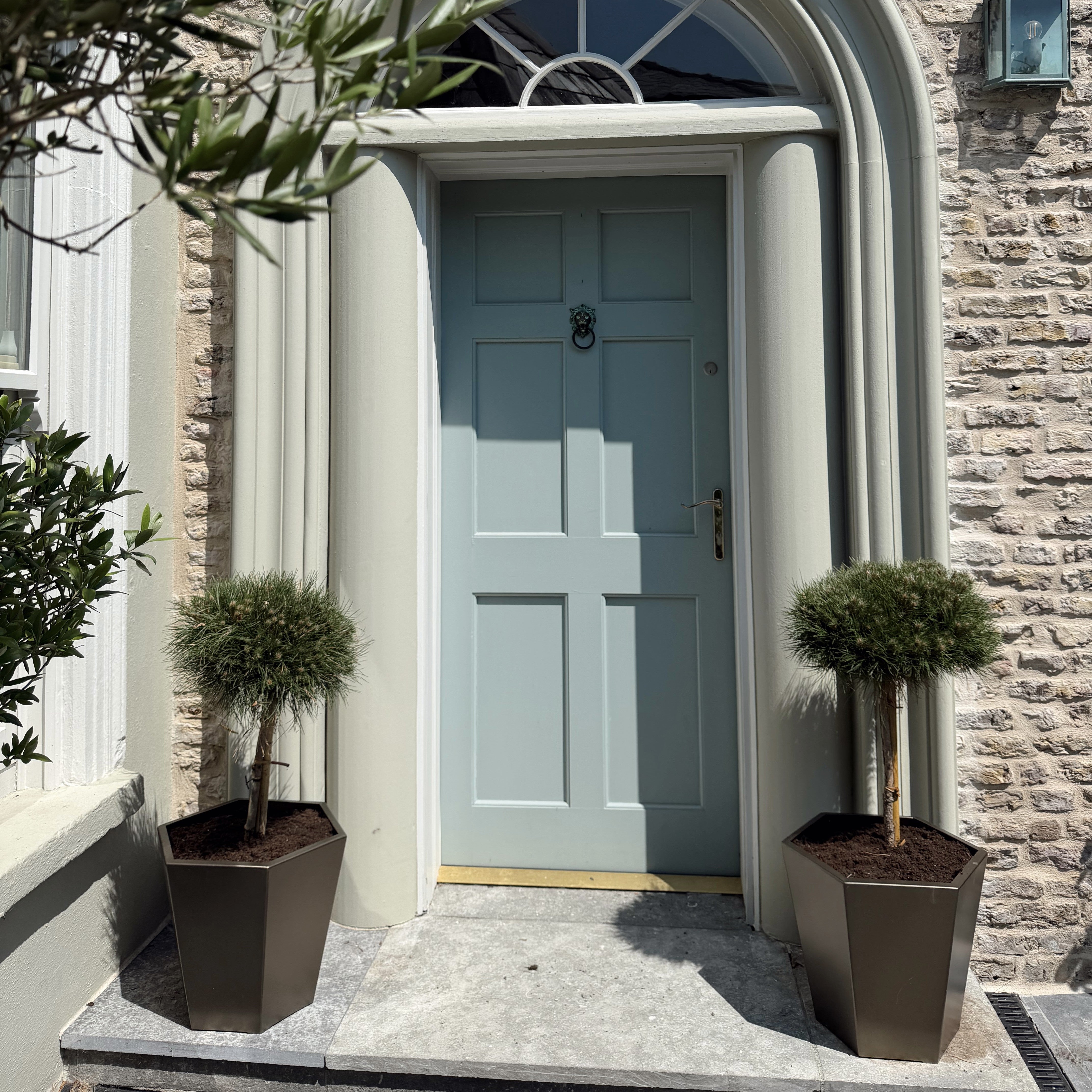 Set of 2 Medium Bronzed Steel Planters